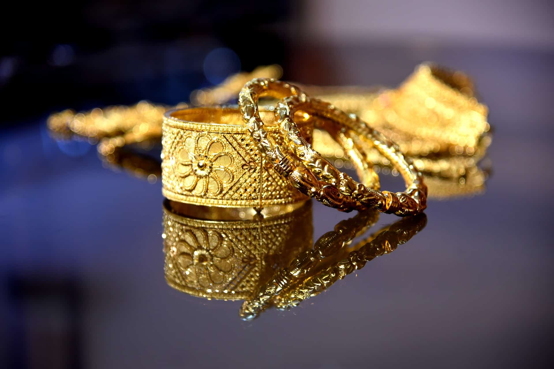 Yellow gold Earirngs and bracelet