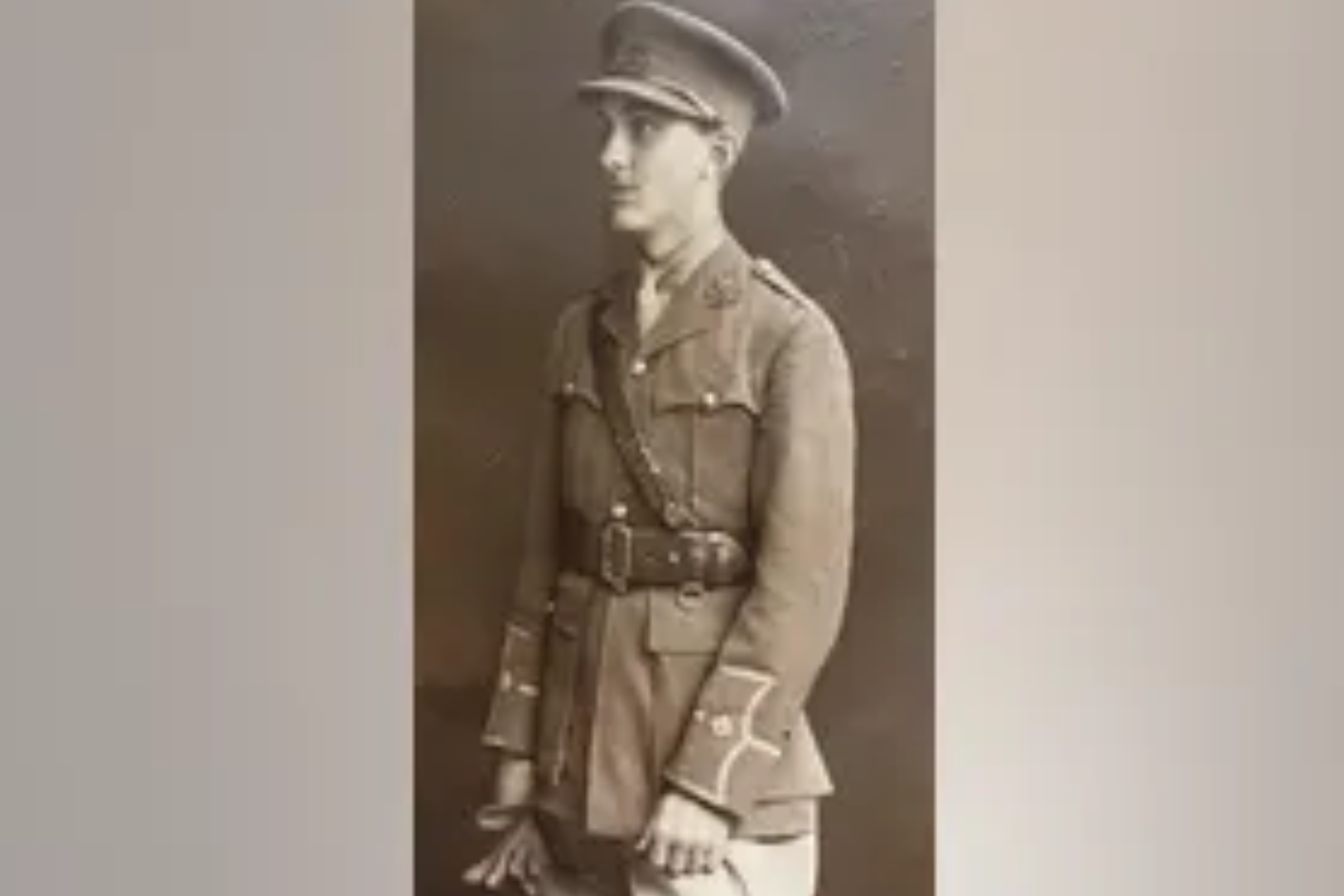 Major Radcliffe bought a rare box made for a 15th century Chinese emperor stored in a cabinet in a family's attic since 1967