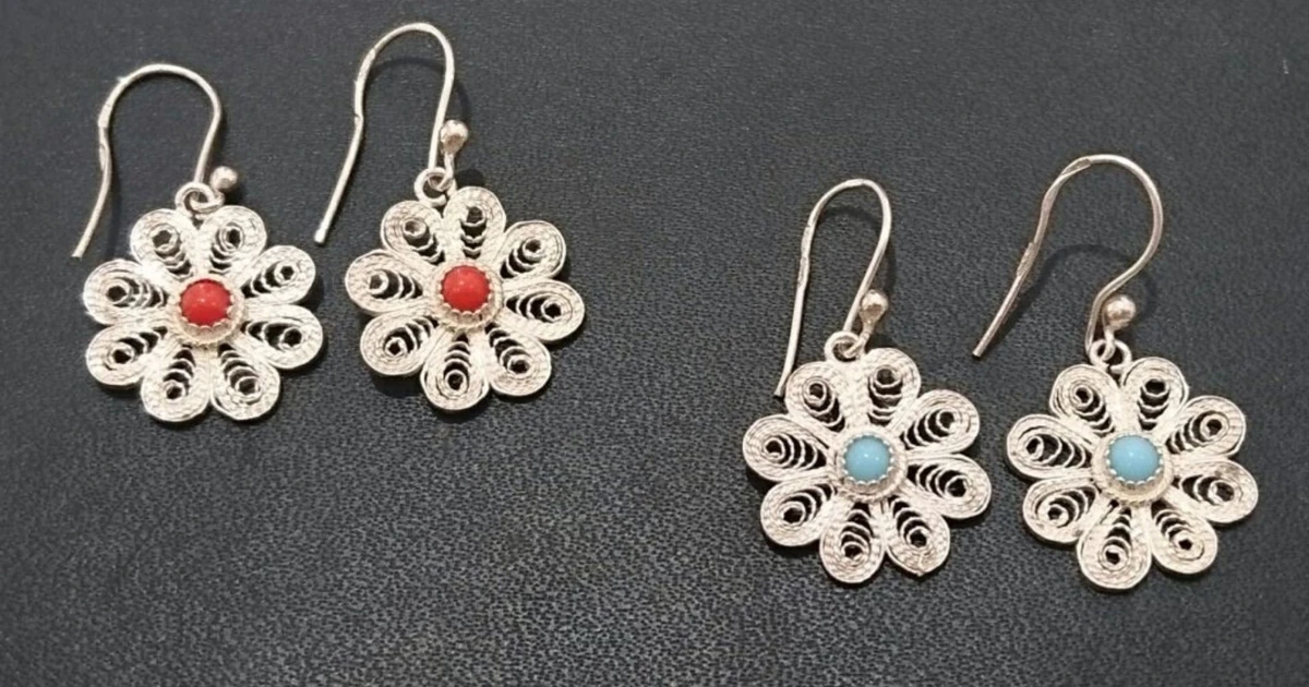Filigree vintage earrings main image 0