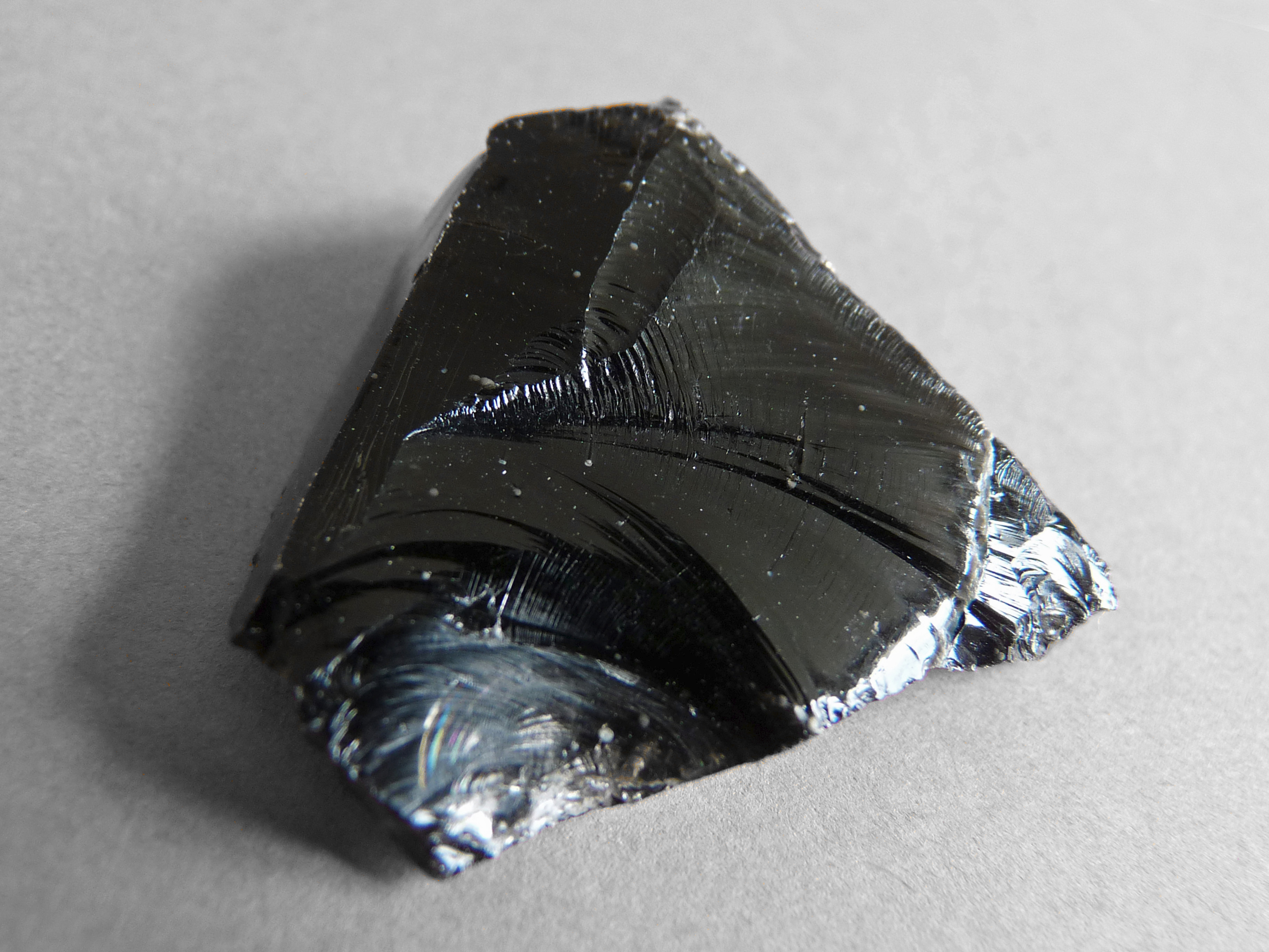 Obsidian Meaning, Healing Properties & Everyday Uses
