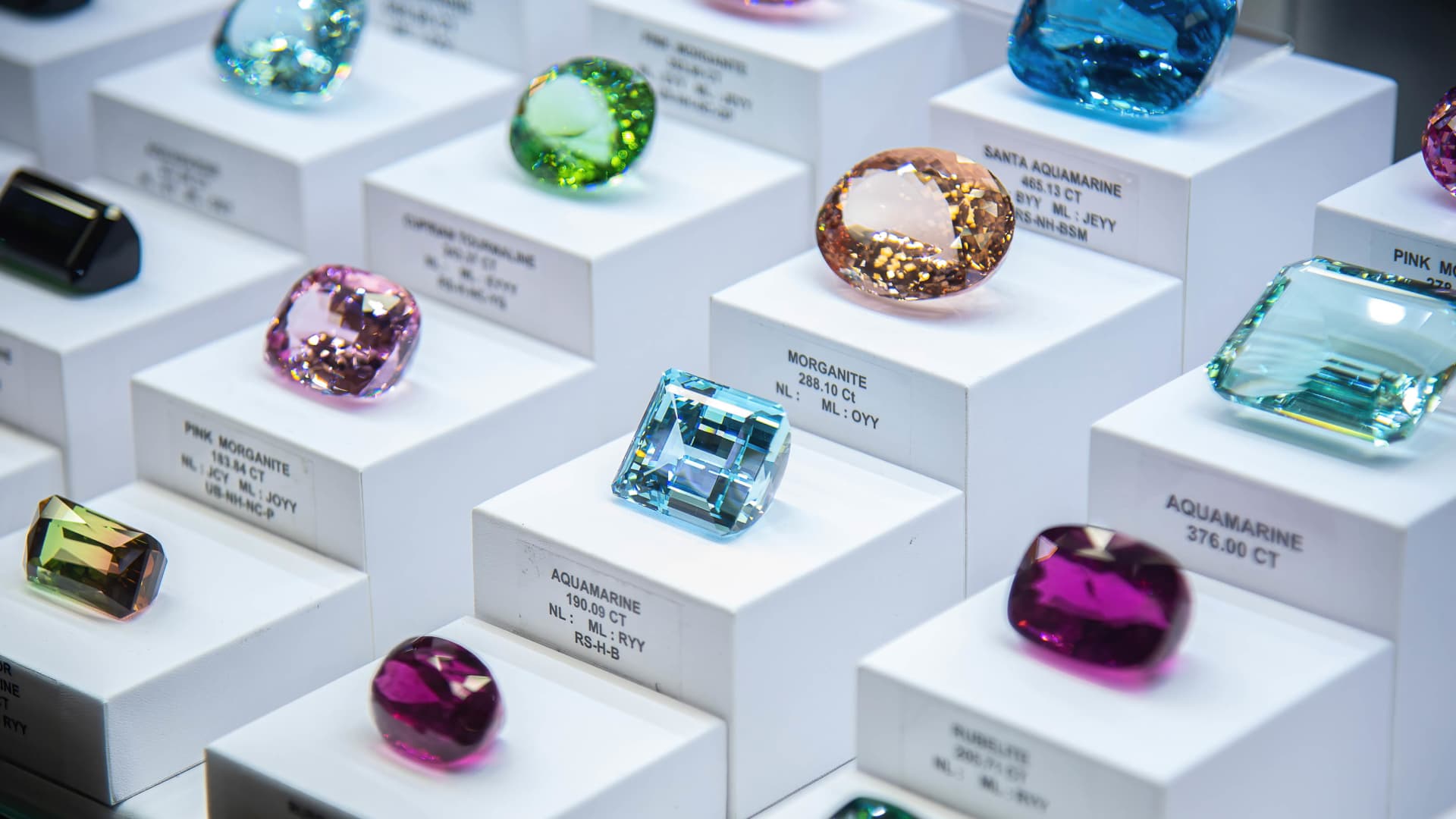 Gemstone Engagement Rings Captures Market Share And Consumers
