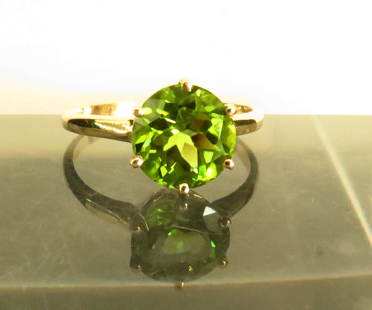 Peridot Vintage Jewelry - Vibrant Green Elegance