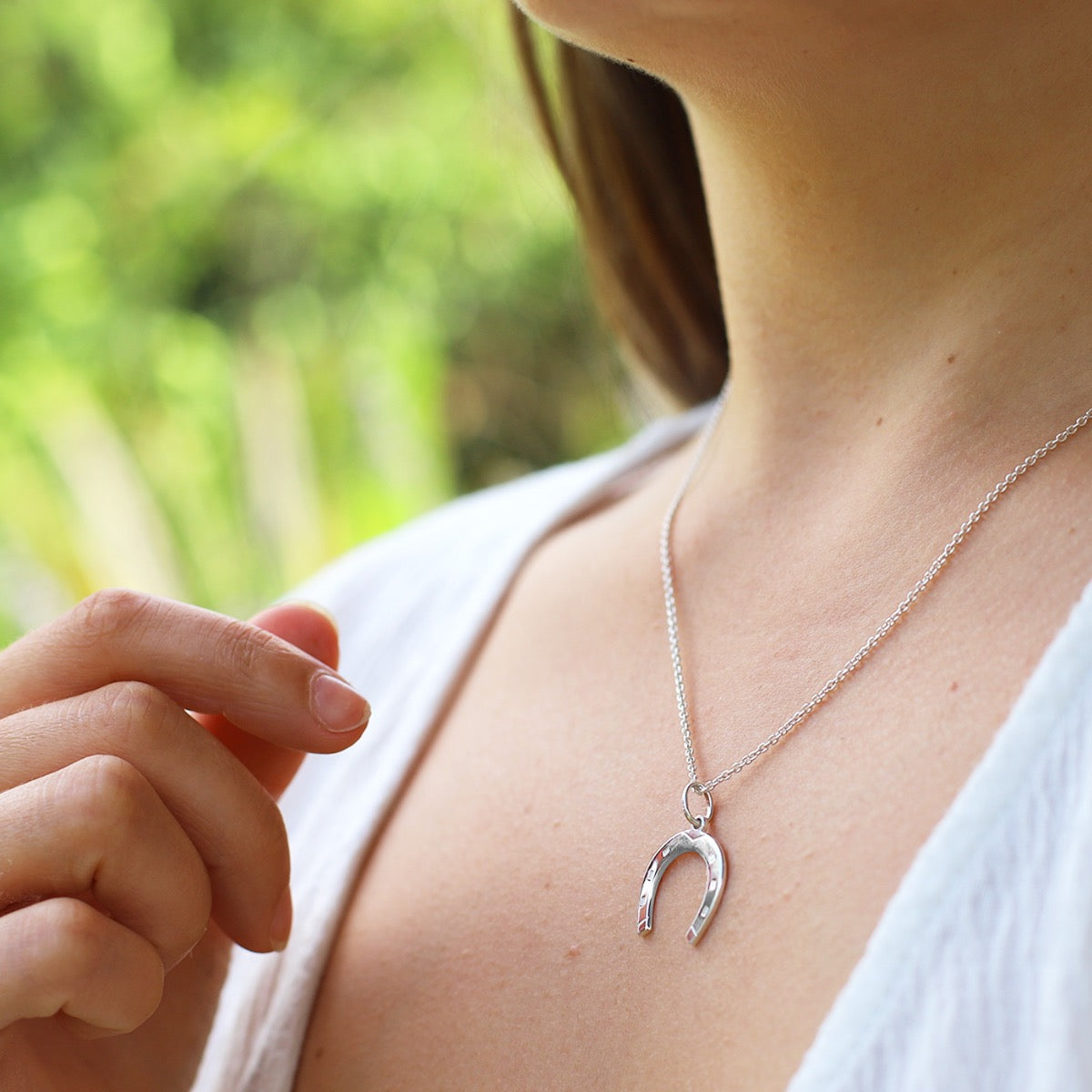 8 Best Horse Shoe Necklaces For Luck 2024
