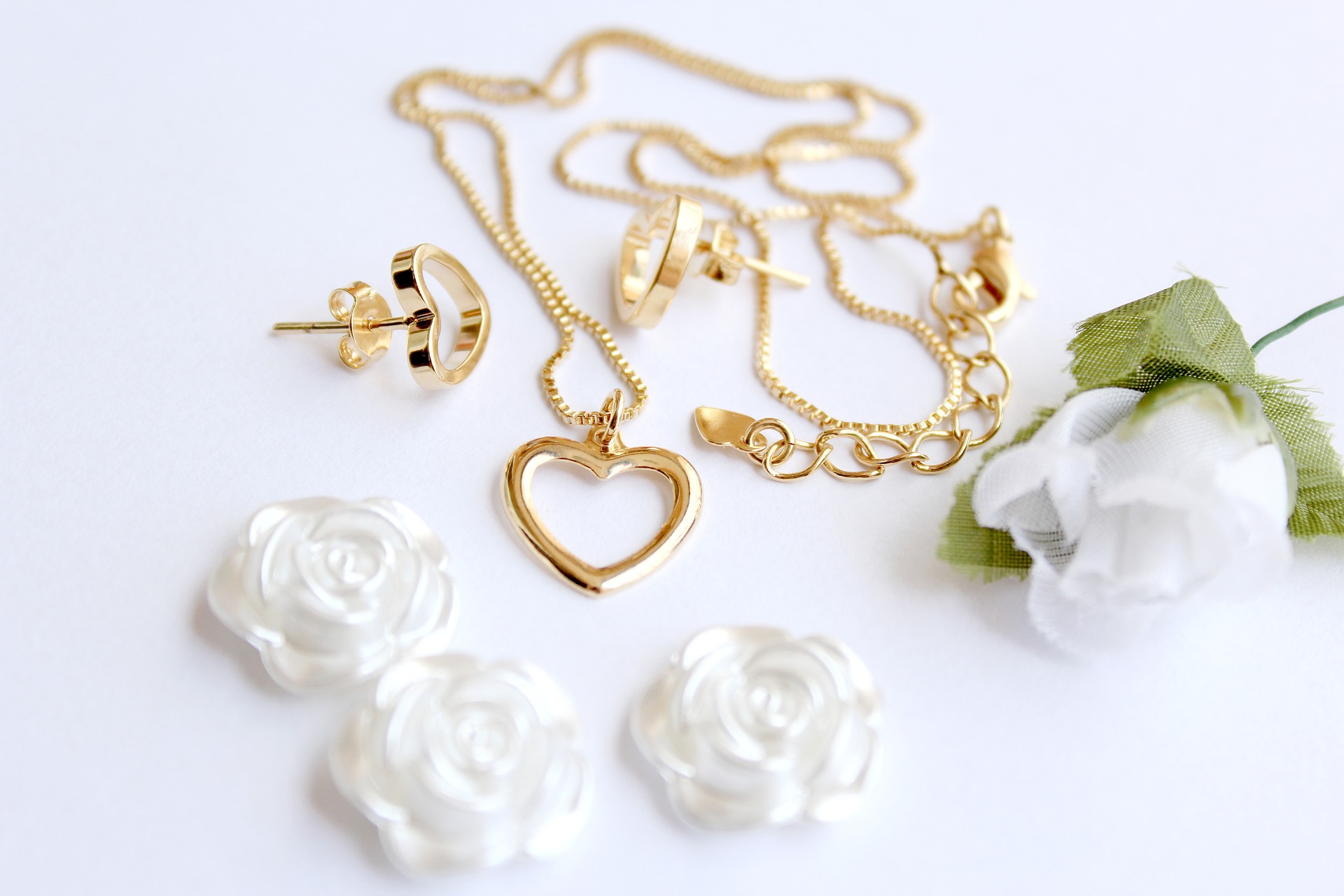 Why Engraved Jewelry Makes The Best Personalized Gift
