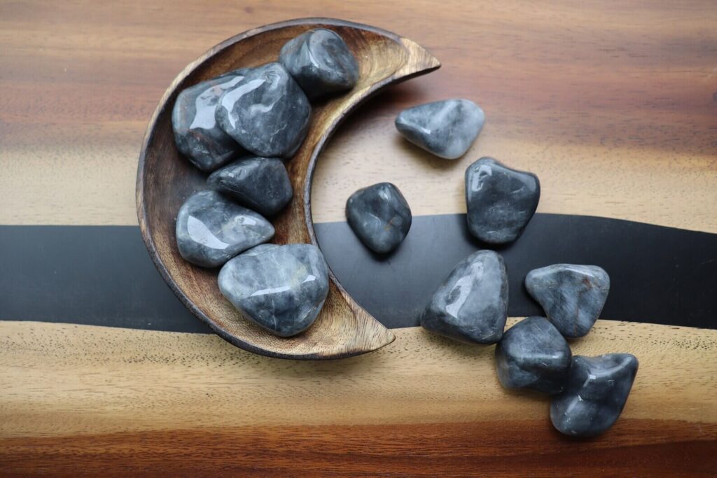 27 Beautiful Grey Gemstones And Their Unique Properties