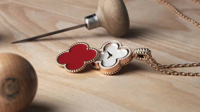 Ed and white clover pendant gold necklace