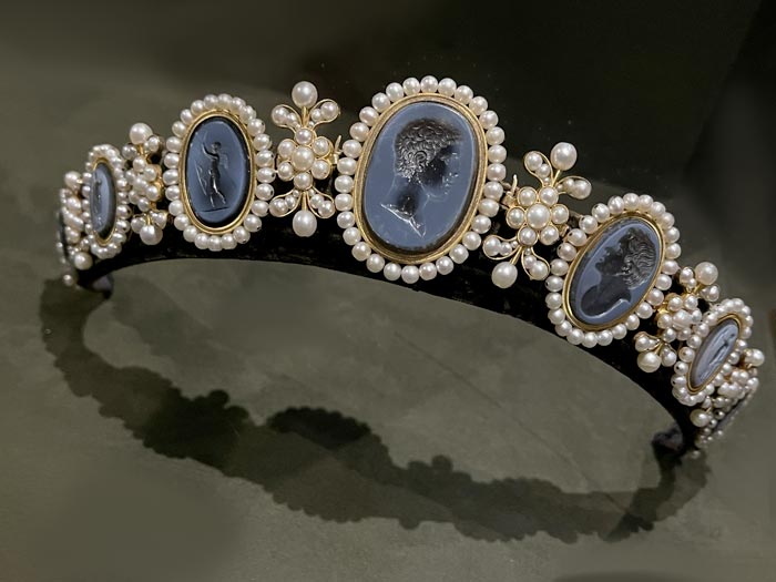 Pearl tiara with blue cameo portrait medallions